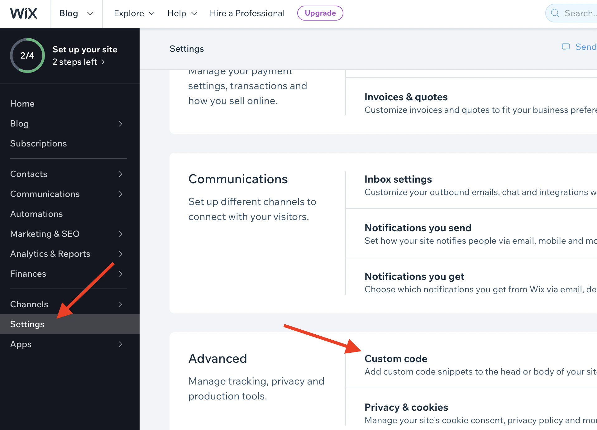 Wix site editor screenshot: 'Custom code' button